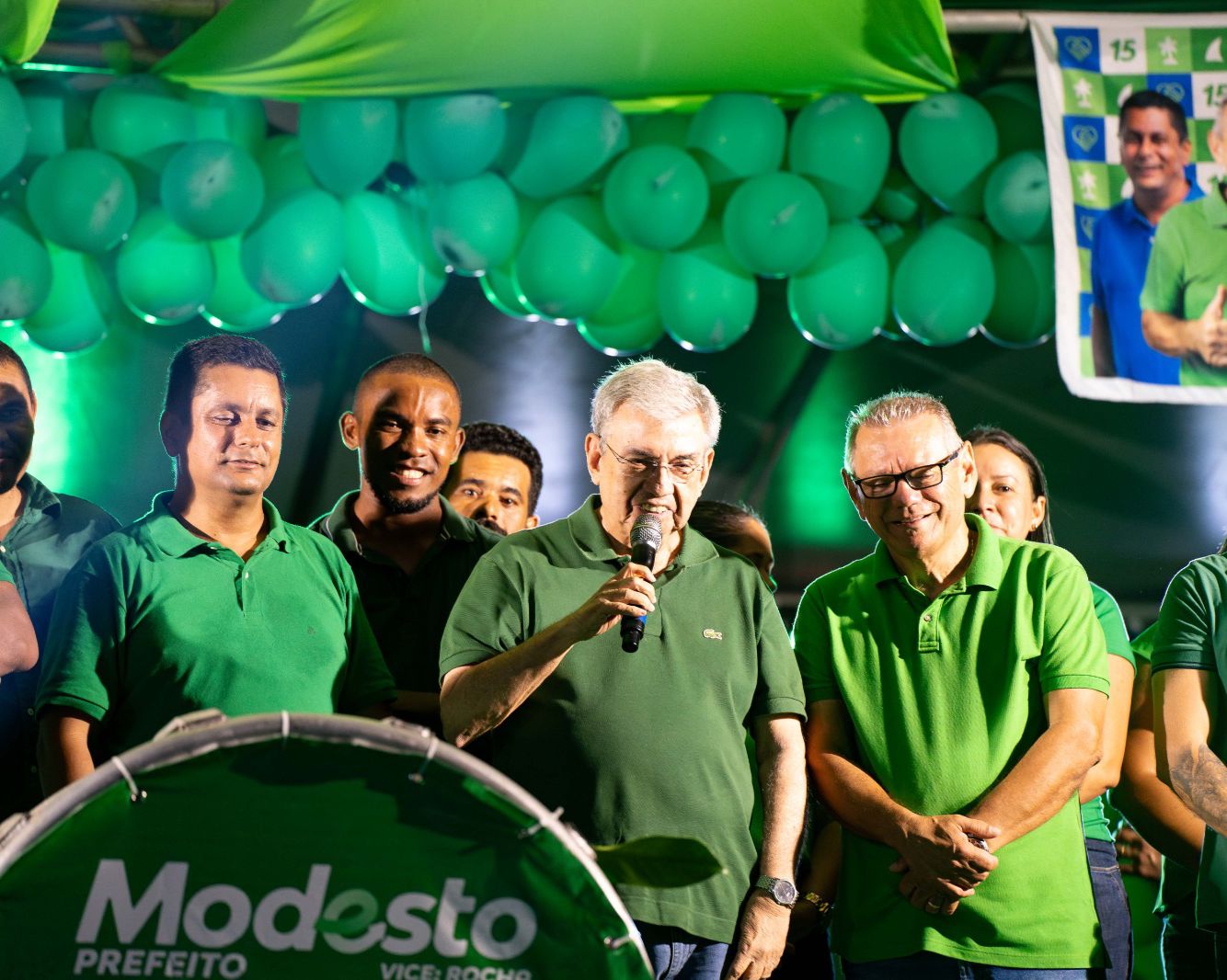 Modesto leva multidão em grande passeata pelas ruas de Tibau do Sul