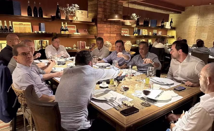 Fusões e federações fracassam, mas PSDB e PDT miram nelas para bater cláusula de barreira em 2026