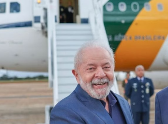 aviao lula.avif