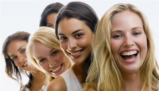 Mulheres solteiras são mais felizes que homens solteiros, diz estudo