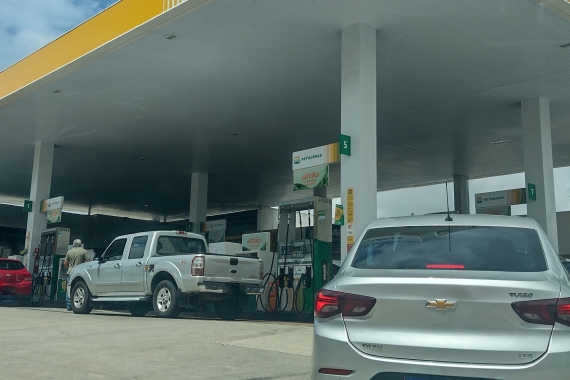 Pesquisa de preço de combustível, preço médio da gasolina comum na capital R$ 6,56