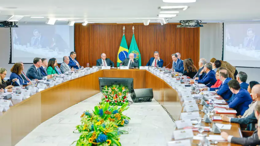 Ministros de Lula torram R$ 10,2 milhões em viagens
