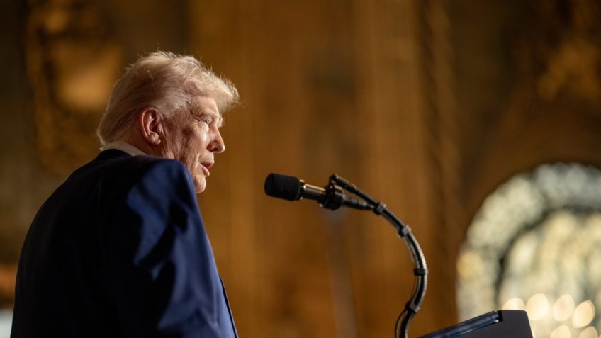 Trump anuncia taxação de 20% para China e de 25% para Canadá e México