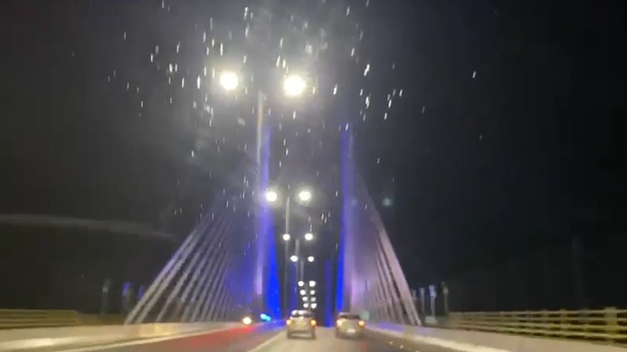 Ponte Newton Navarro novamente iluminada