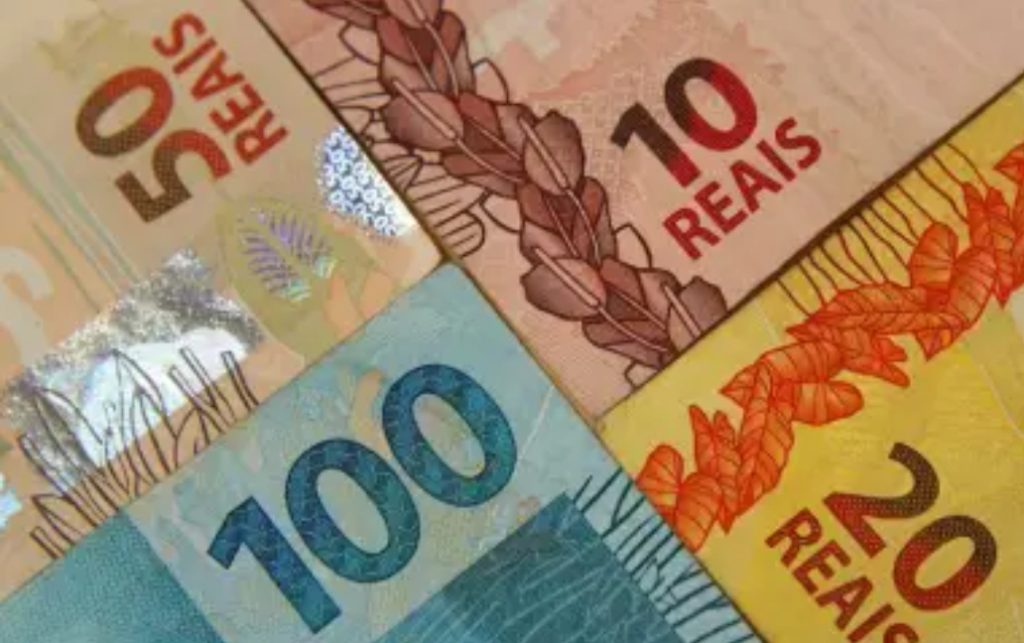 Governo quer taxar dividendos para compensar isenção de IR dinheiro