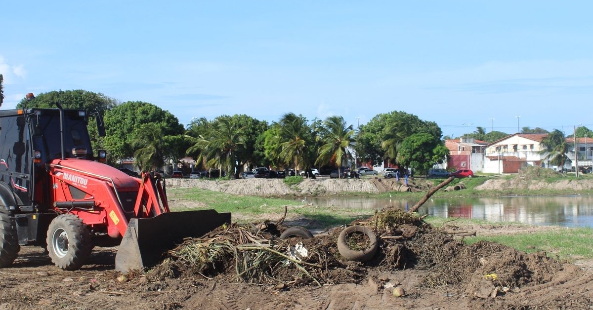 Prefeitura do Natal segue realizando a limpeza das lagoas de captação da cidade