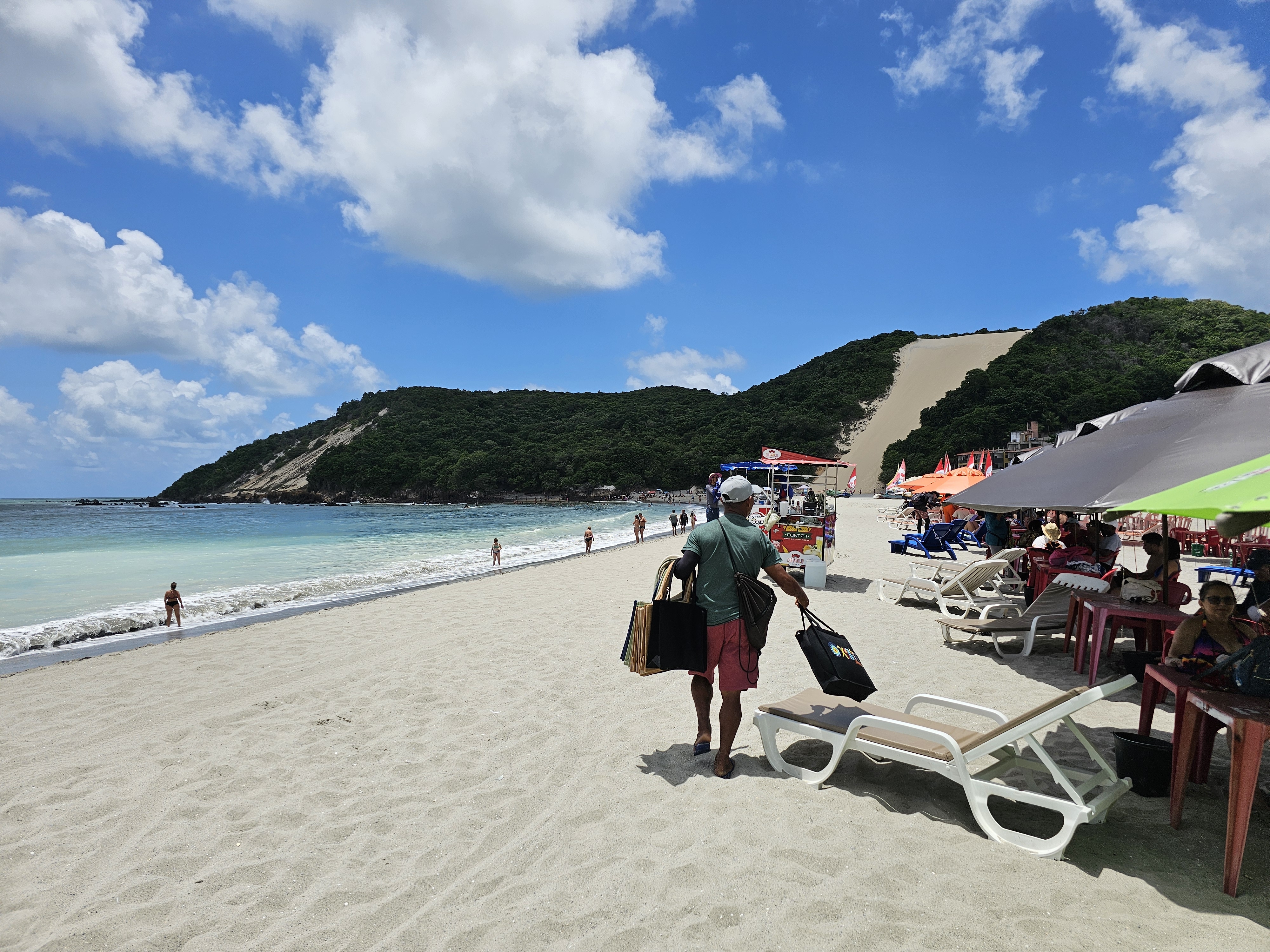 Limpeza em Ponta Negra completa um mês e atinge 741.300 m²