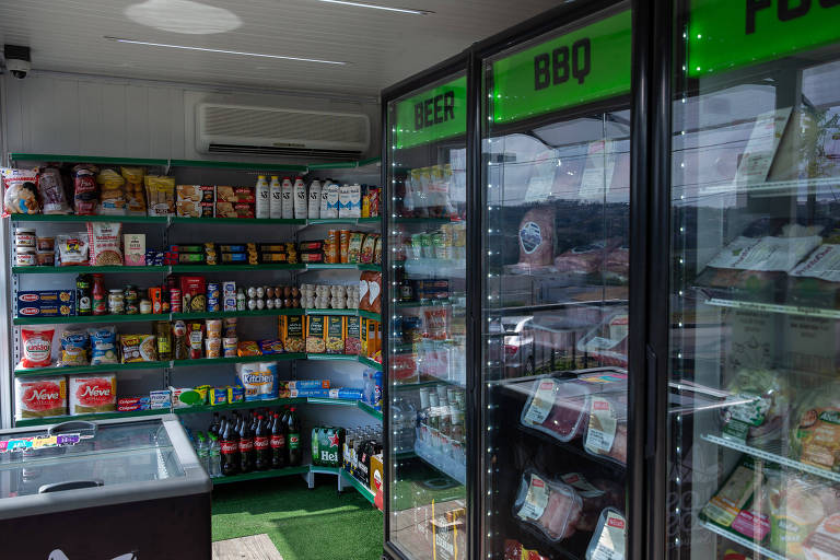 Mercadinhos de condomínio crescem 53% em 2024; supermercados caem 10%