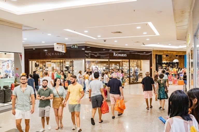 Veja o que abre e fecha no comércio de Natal no feriado de 1º de maio, Dia do Trabalhador