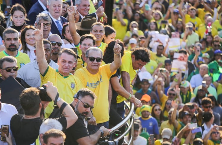 “Anistia é tema político e privativo do parlamento”, diz Bolsonaro
