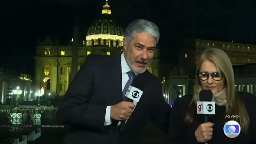 Alerta climão: Ilze Scamparini 'foge' do abraço de William Bonner no JN