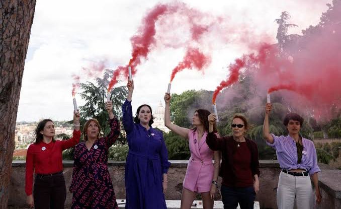 Feministas fazem zuada no Vaticano