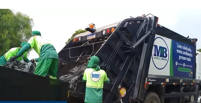 Homenagem aos profissionais de limpeza urbana