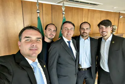 ABRE-JAIR-BOLSONARO-FILHOS-2022-01.jpg.webp