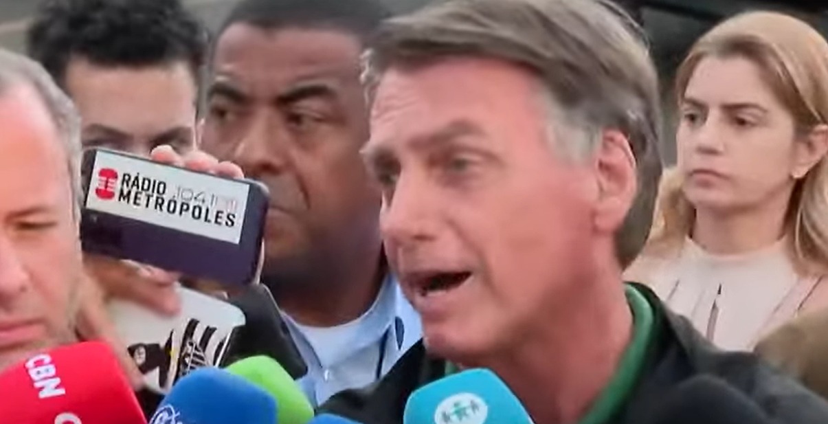 ‘A perseguição continua’, diz Bolsonaro após depor na PF