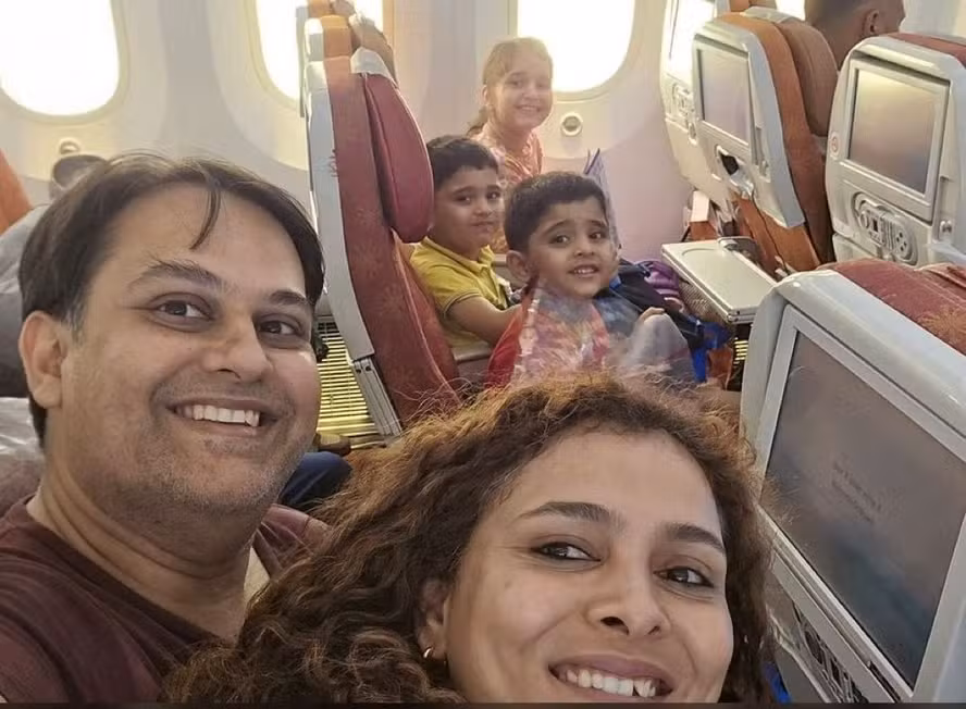 Família registra última foto momentos antes de morrer em queda de avião na Índia