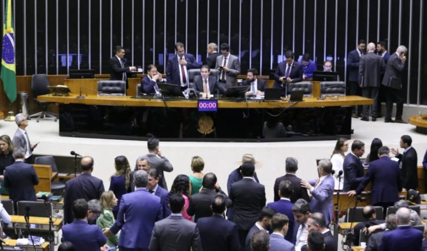 Câmara acerta votar urgência contra IOF e deve ter mais de 300 votos