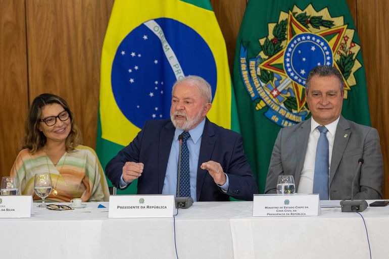 Ministro vê Janja e Rui Costa afundando governo
