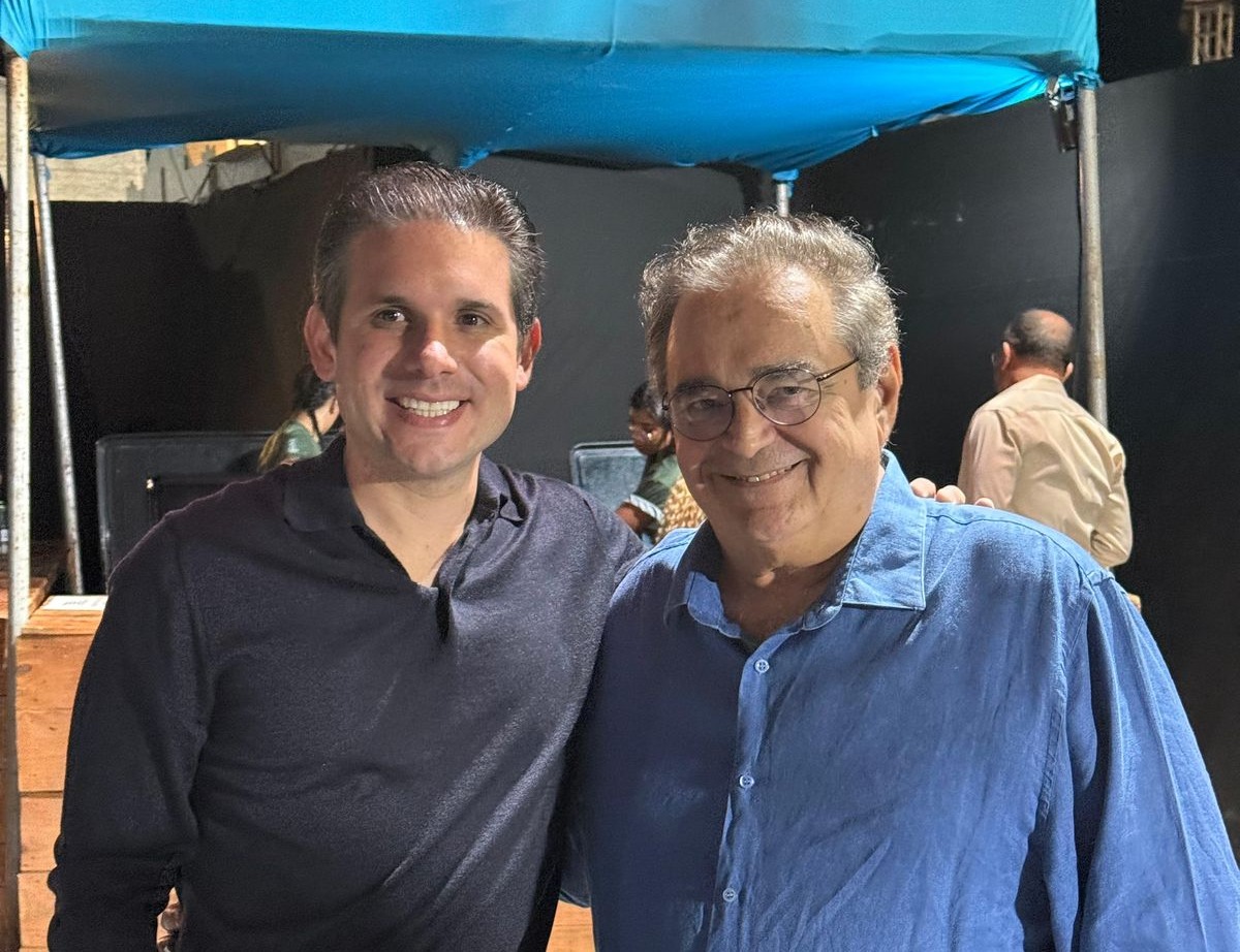 Álvaro Dias participa do São João de Patos ao lado do presidente da Câmara, Hugo Motta