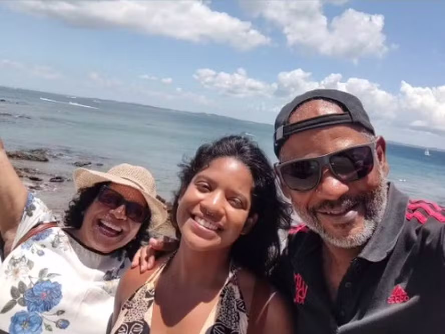 Pai e irmã de Juliana Marins souberam de resultado de autópsia pela imprensa: 'Ninguém falou com a gente'