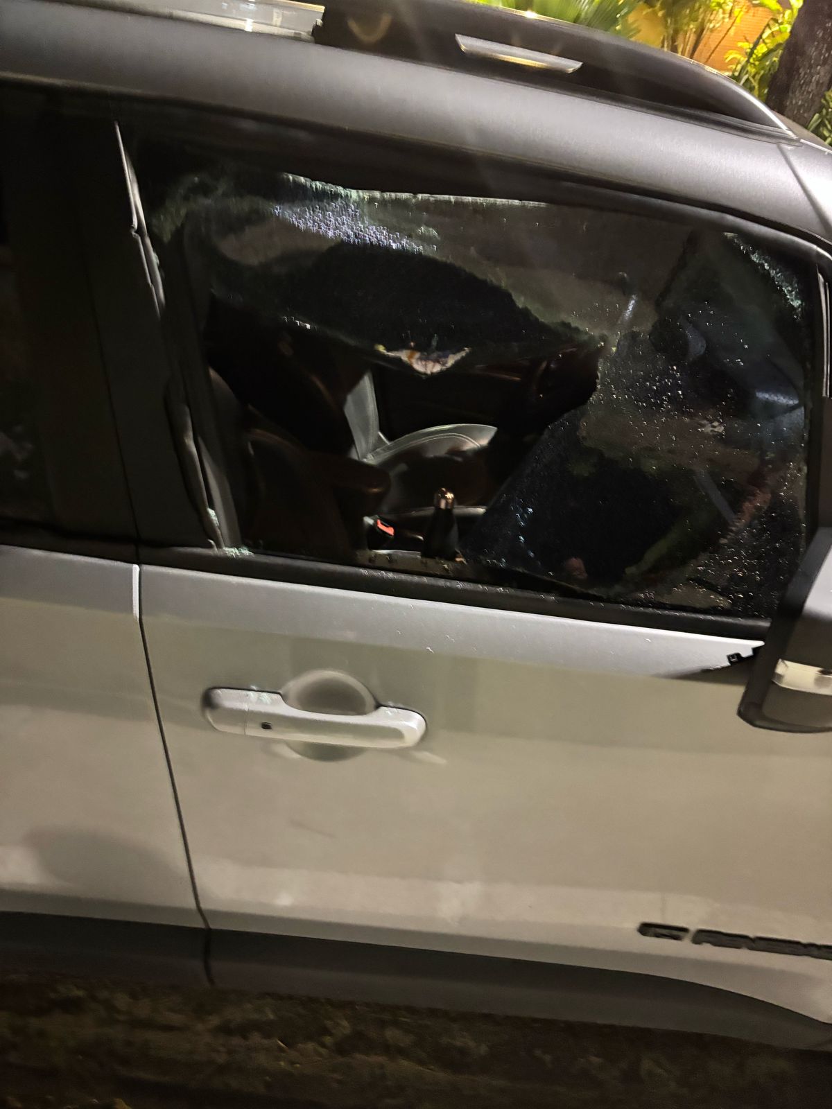Alerta: Em Petrópolis, bandidos quebram vidros para furtar objetos