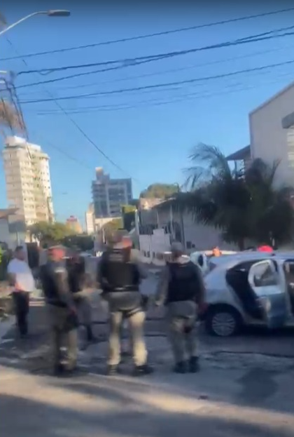 Roubo de carro e perseguição na Afonso Pena