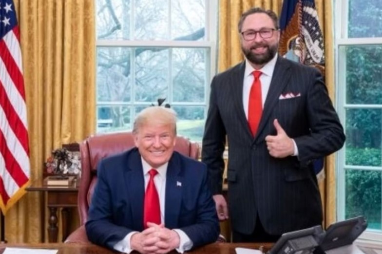 “Não vou parar até Bolsonaro ser livre”, diz conselheiro de Trump