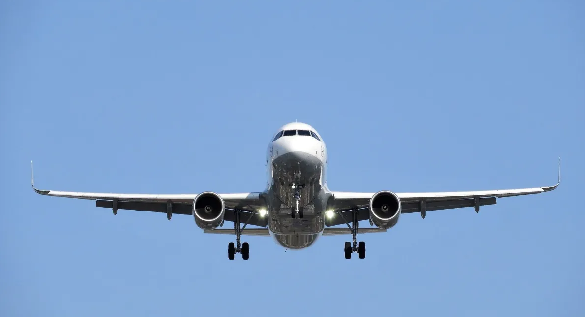 Passageiro morre após desembarcar de avião com falha técnica em MG