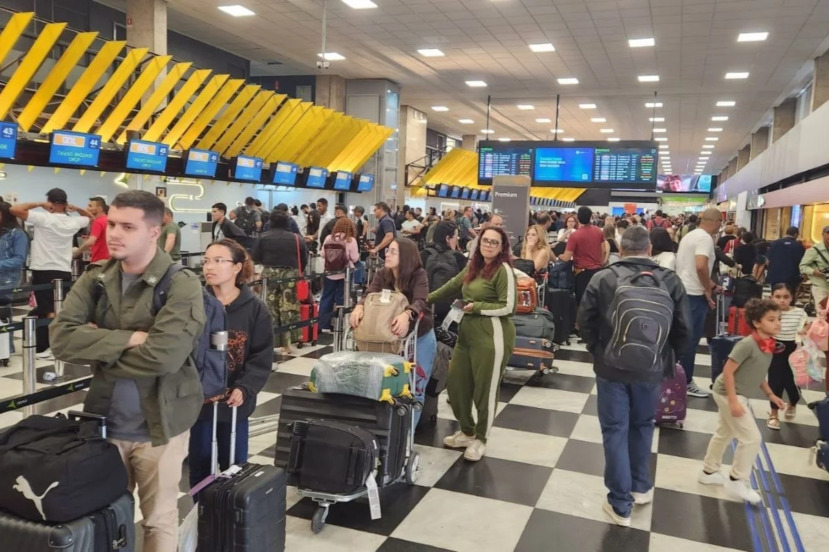 Aeroportos de SP têm mais de 300 voos cancelados após vendaval