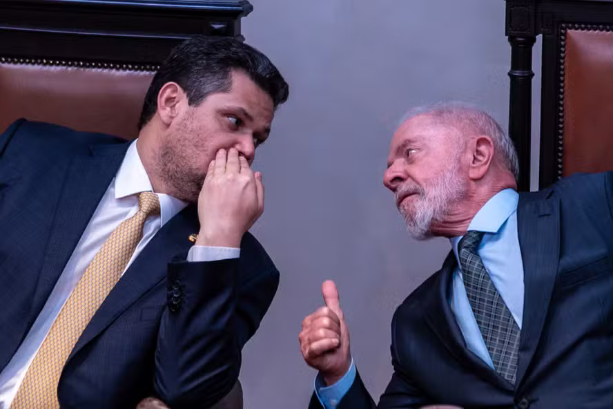 Lula e Alcolumbre se reúnem e caminho de Messias ao STF 'está pacificado'