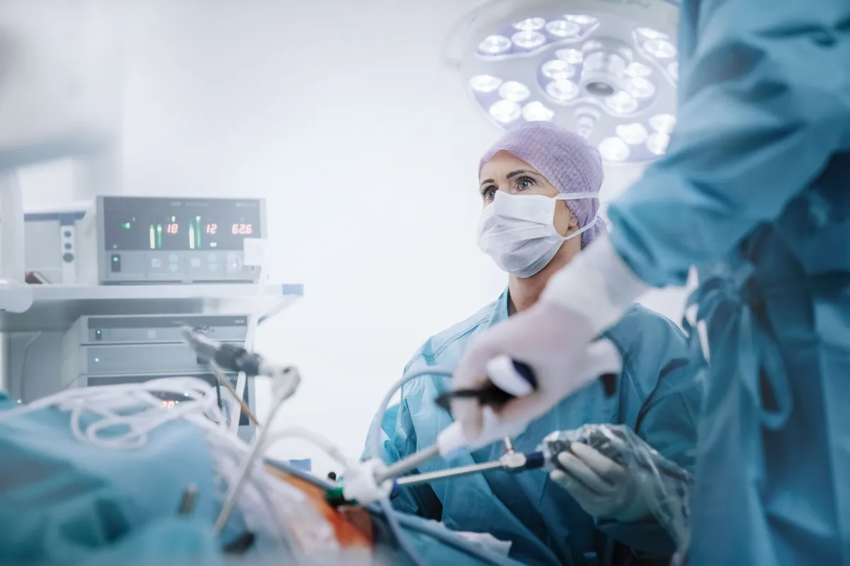 Médico é condenado a pagar R$ 50 mil após cirurgia em lado errado do corpo