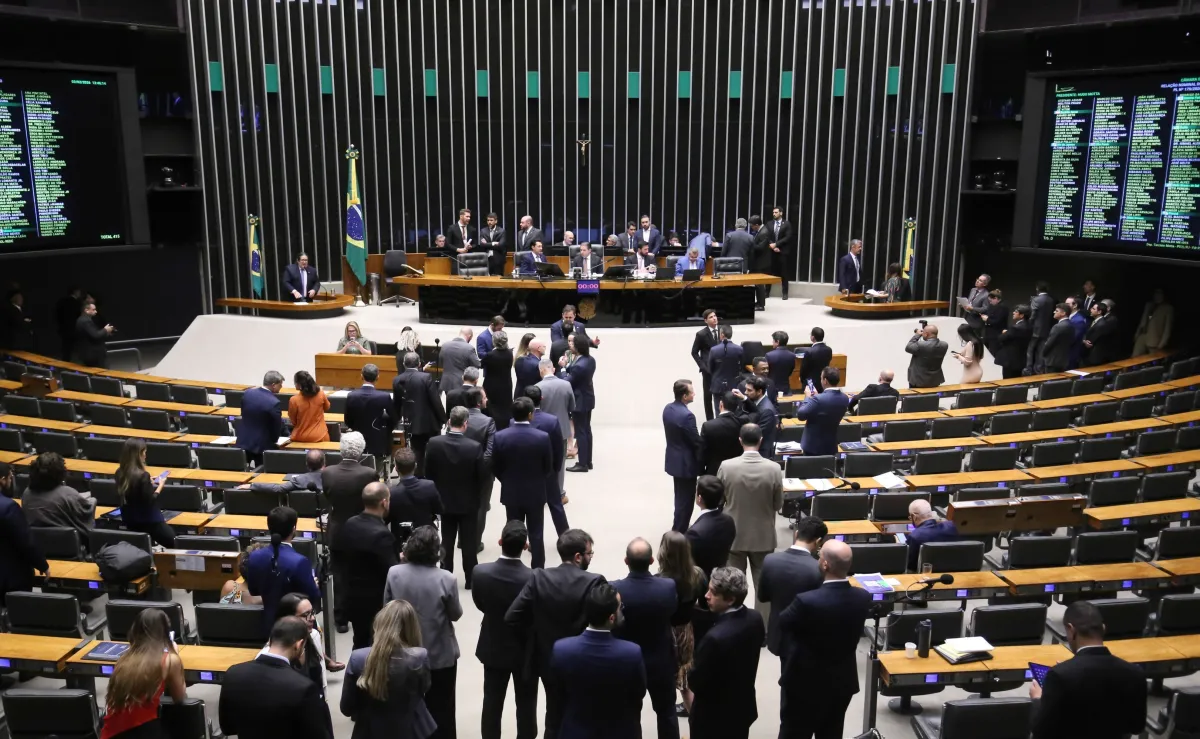 Câmara reverte alterações do Senado e aprova PL Antifacção