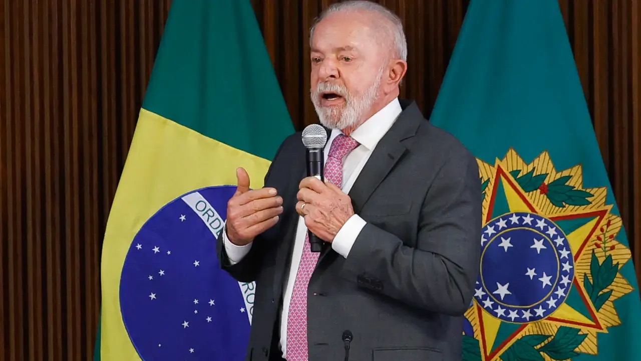 Lula durante reunião ministerial no Planalto - 31/03/2026 (SERGIO LIMA/AFP) 