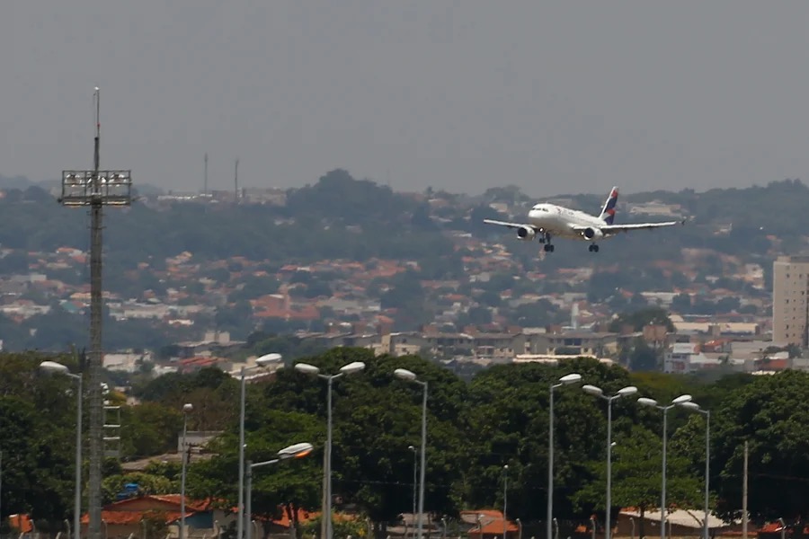 AVIÃO