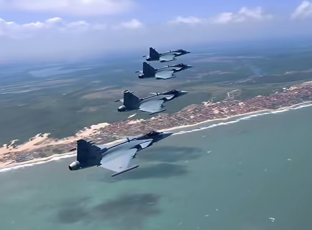 Aviões de caça sobrevoam litoral do RN
