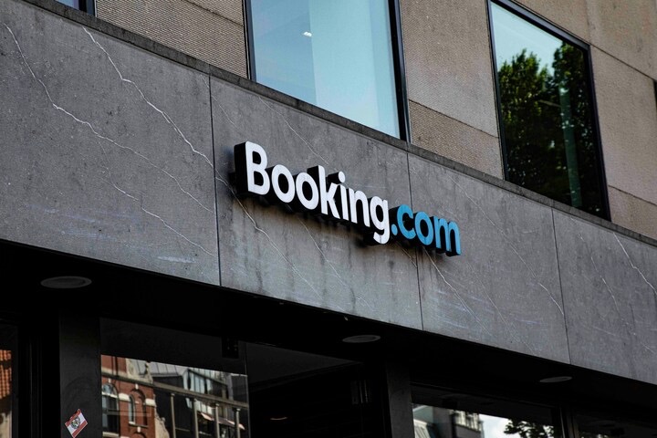BOOKING.COM