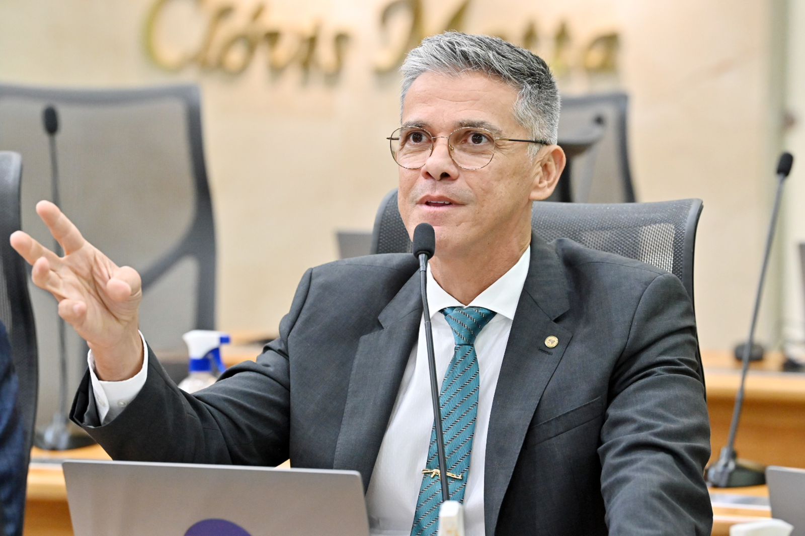 Deputado Coronel Azevedo comenta prisões de influenciadores digitais por lavagem de dinheiro