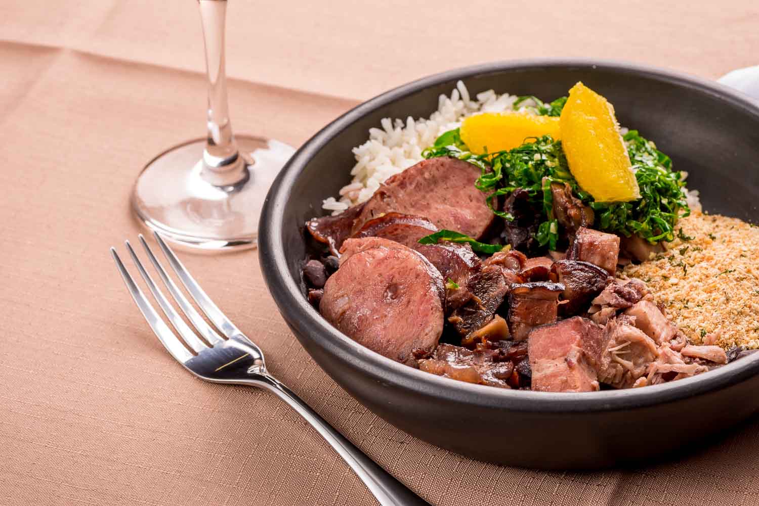 Restaurante-Navarro-do-hotel-tem-feijoada-aos-sábados.jpg