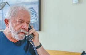 Lula ao telefone Foto: Ricardo Stuckert / Instagram