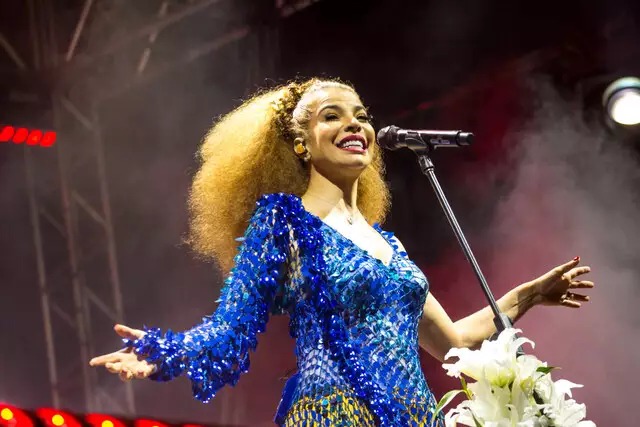 VANESSA DA MATA