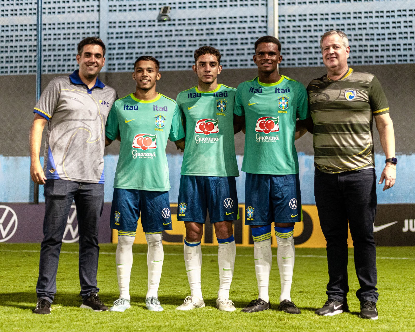 Atletas da base do QFC realizam sonho e treinam com a Seleção Brasileira Sub-17