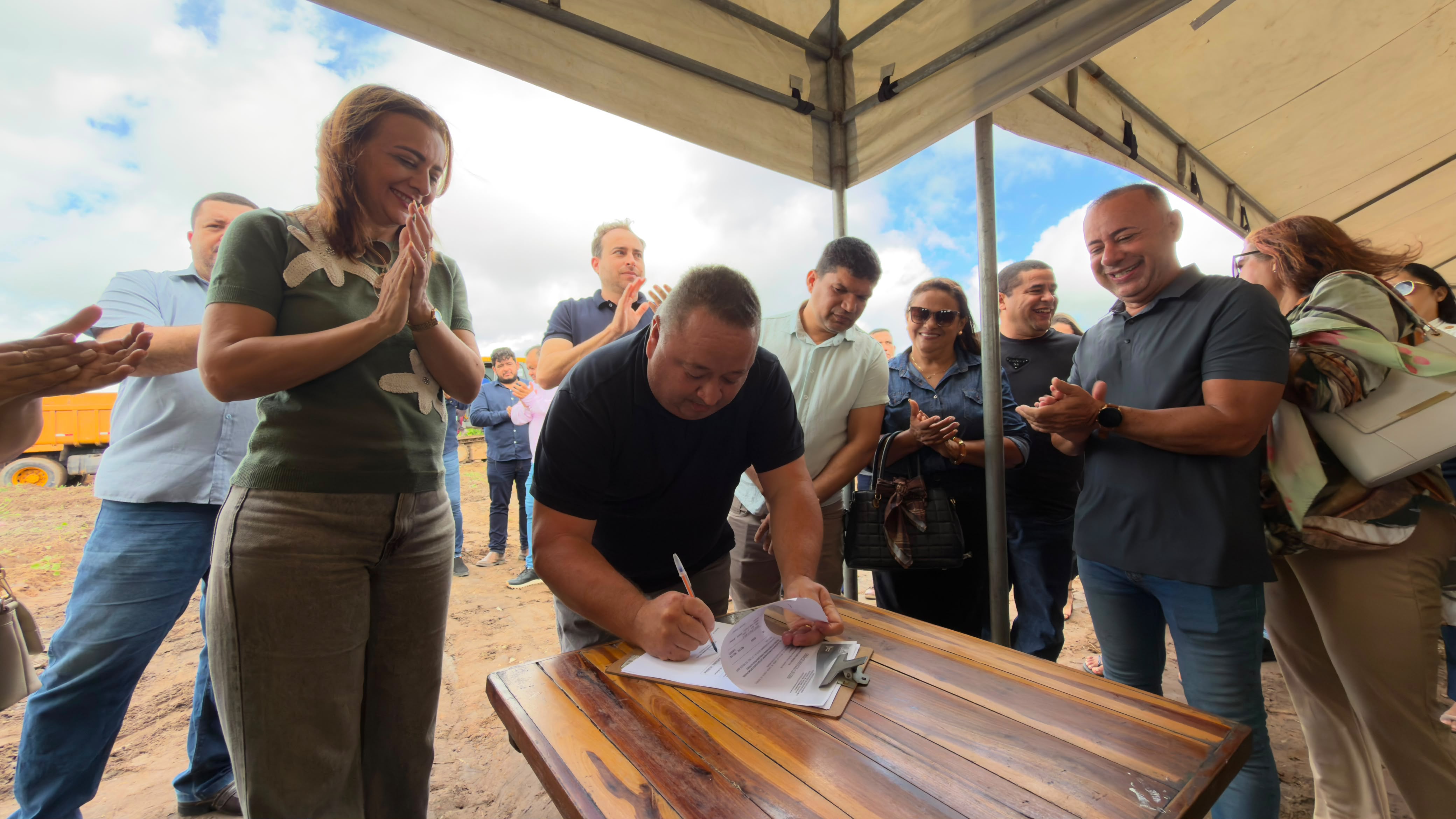 Prefeito Antônio Henrique assina ordem de serviço para início das obras de infraestrutura do distrito empresarial Vale do Ceará-Mirim