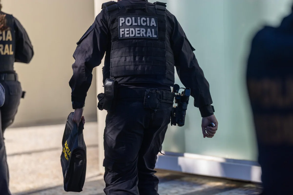 a-policia-federal-realiza-operacao-de-busca-e-apreensao-na-residencia-do-senador-ciro-nogueira5-scaled.webp