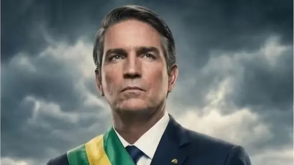 Detalhe do cartaz de Dark Horse, filme sobre Jair Bolsonaro com o ator Jim Caviezel. — Foto: Divulgação via BBC