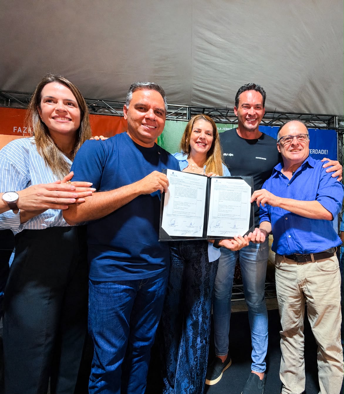 Aldo Clemente celebra assinatura da odem de serviço que marca o início da revitalização do canal das lavadeiras