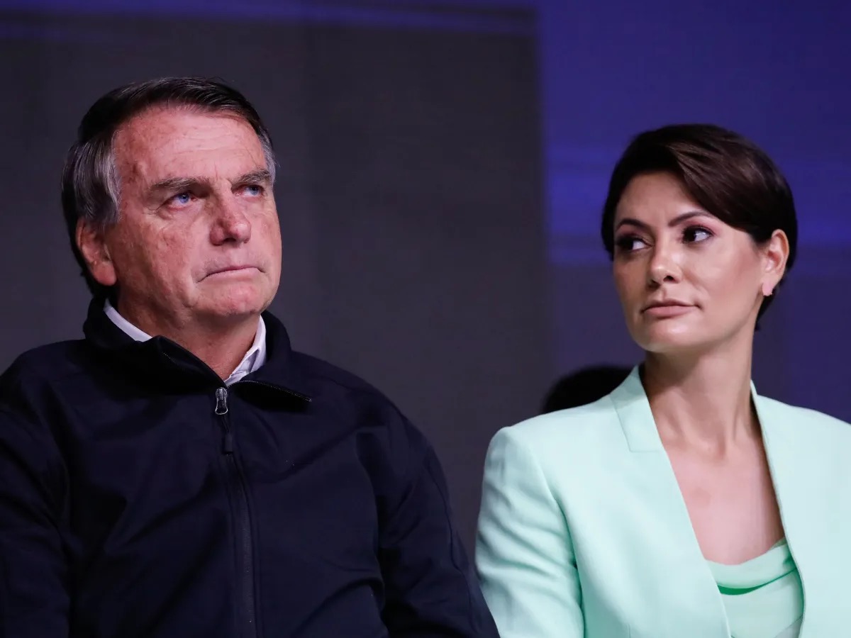 Jair Bolsonaro e Michelle Bolsonaro  • Foto: Isac Nóbrega/PR
