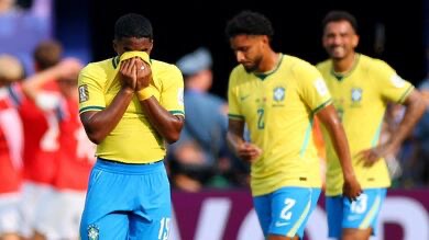 O Brasil foi derrotado pela Noruega por 2 a 1 e está eliminado do Mundial REUTERS