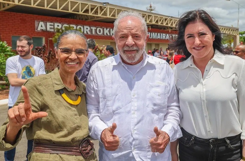 Presidente Lula ao lado das ex-ministras Simone Tebet e Marina Silva. (Foto: Ricardo Stuckert).