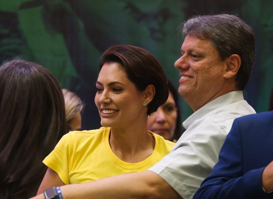 Michelle Bolsonaro e Tarcísio de Freitas Imagem: Zanone Fraissat/Folhapress