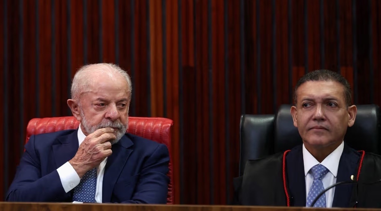 Lula ao lado de Nunes Marques REUTERS/Adriano Machado